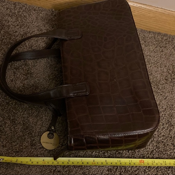 Kenneth Cole Alligator Embossed bag - Picture 3 of 4